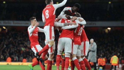  阿森纳防线失误造致命失球  