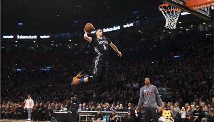  拉文扣篮盛宴公牛主场大胜底特律活塞